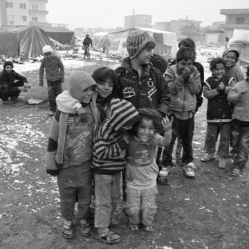 Türkiye’deki Suriyeli Mülteci Çocuklar: Belirsizlik İçinde Bir 10 Yıl