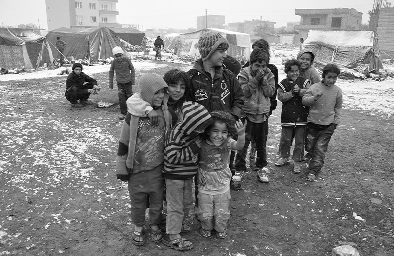 Türkiye’deki Suriyeli Mülteci Çocuklar: Belirsizlik İçinde Bir 10 Yıl