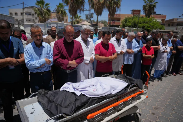 Gazze'de Ateşkes İhlalleri Sürüyor: İsrail Saldırısında Filistinli Doktor Hayatını Kaybetti, Üç Kişi Yaralandı