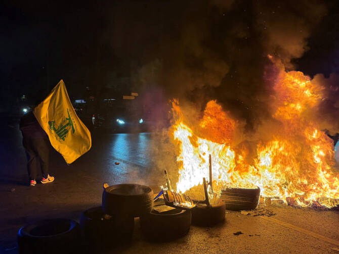Hizbullah Destekçileri İsrail Anlaşmasını Protesto Etmek İçin Beyrut Sokaklarına Döküldü