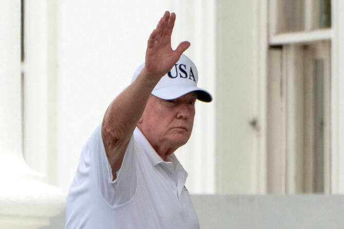 Trump'tan İran'a "Yok Etme" Tehdidi: Körfez'de Karşılıklı Füze ve Dron Saldırıları