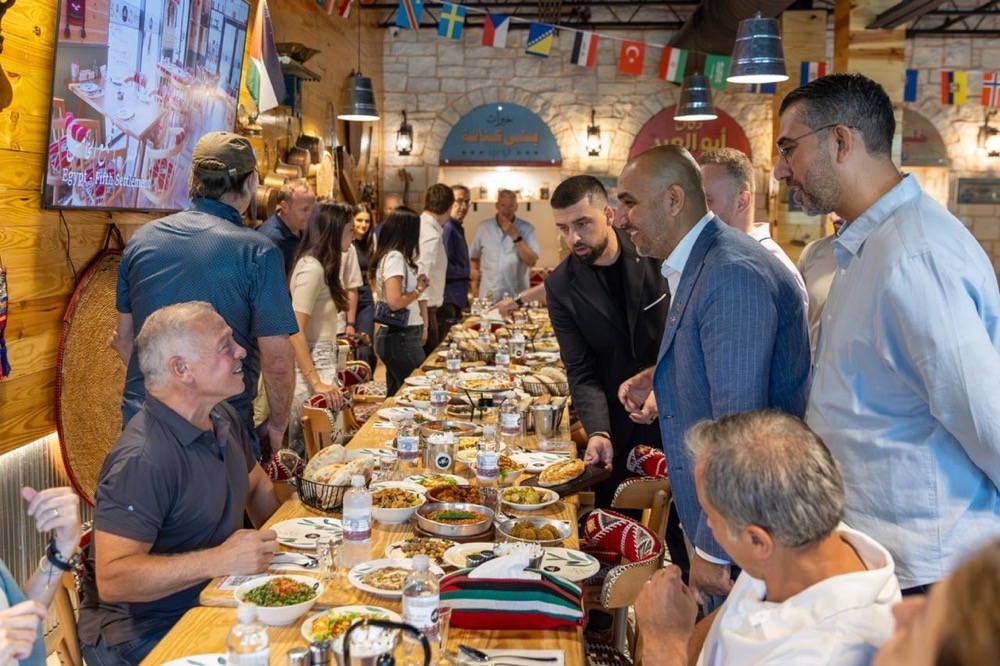 Ürdün Kralı Abdullah, Dünya Kupası Vedasının Ardından Teksas'ta Bir Ürdün Restoranında Ağırlandı