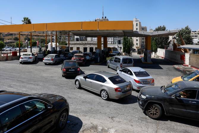 Batı Şeria'da Akaryakıt Krizi Derinleşiyor: Filistinlilere Yakıt Alımında Yeni Kısıtlamalar