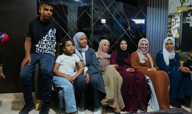 Gazze'de Yetim Kalan Filistinli Kardeşlerin Buruk Kavuşması: Savaşın Ayırdığı Aile Yıllar Sonra Bir Araya Geldi