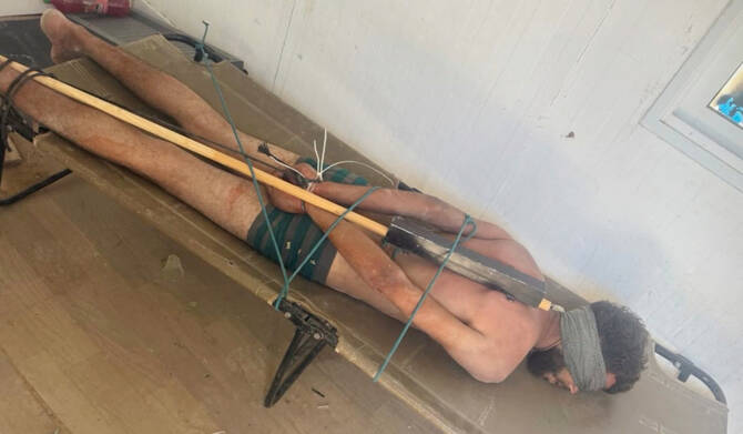 İsrail Askerlerinin İstismar Ettiği Kişi Kim? İki Gazzeli Anne Fotoğraftaki Kişinin Kendi Oğlu Olduğunu Söylüyor