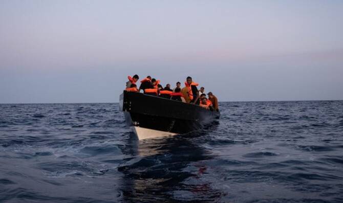 Libya Açıklarında Göçmen Teknesi Batarak Faciaya Yol Açtı: En Az 50 Kişi Ölü veya Kayıp