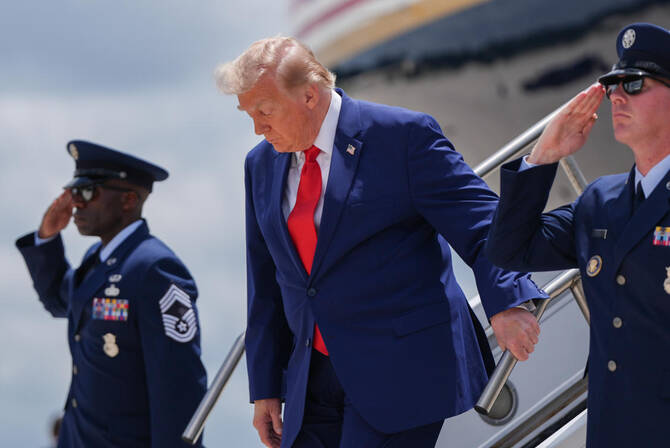 Trump'tan Husilerin Kızıldeniz Saldırıları Sonrası İran'a "Büyük Askeri Misilleme" Tehdidi