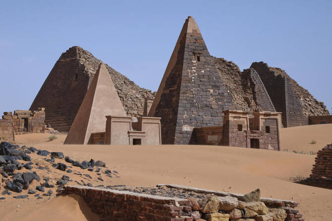 Savaş ve Biriken Kumlar Sudan'ın Antik Meroe Piramitlerini Tehdit Ediyor