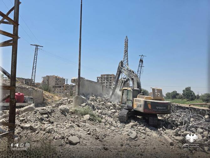 Suriye, Deyrizor'da Savaştan Hasar Gören Kenamat Köprüsü'nü Yeniden İnşa Ediyor