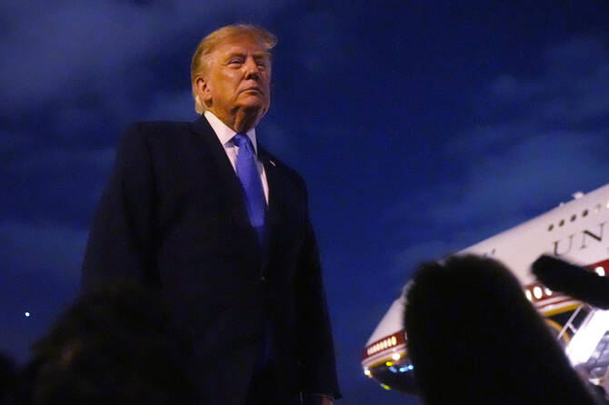 Trump'tan İran'a Hürmüz Boğazı Uyarısı: "Ya Açın Ya Da Çok Ağır Bir Darbe Alırsınız"