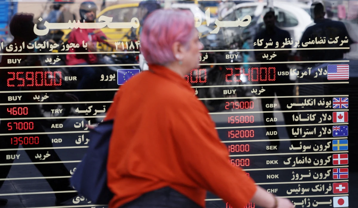 Savaşın Etkisiyle İran Ekonomisi Zor Günler Geçirirken Para Birimi Yeni Bir Rekor Düşüş Yaşadı