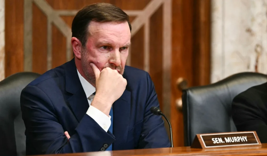 ABD'li Senatör Murphy'den Pentagon'a 'Katar Üssü' Tepkisi: "İran Savaşının Etkileri Gizleniyor"